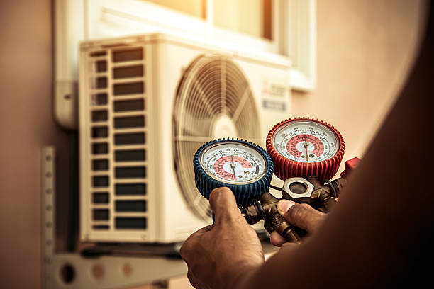 Professional Hvac technician working in Southgate, FL